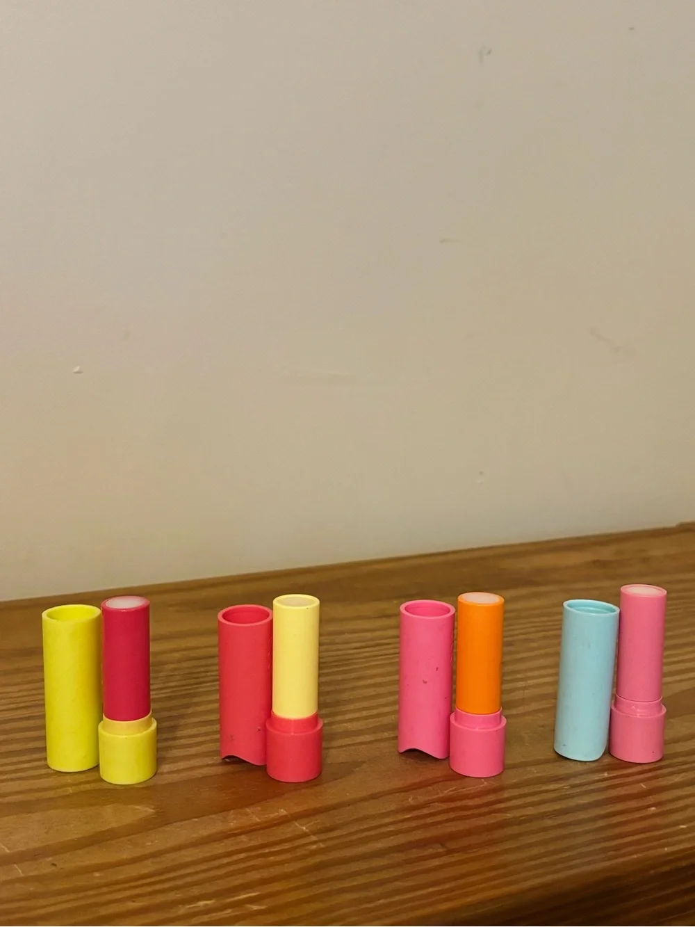 💥 NWOT eos Lip Balm: 4 Pack